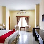 RedDoorz Plus near Alun Alun Karanganyar