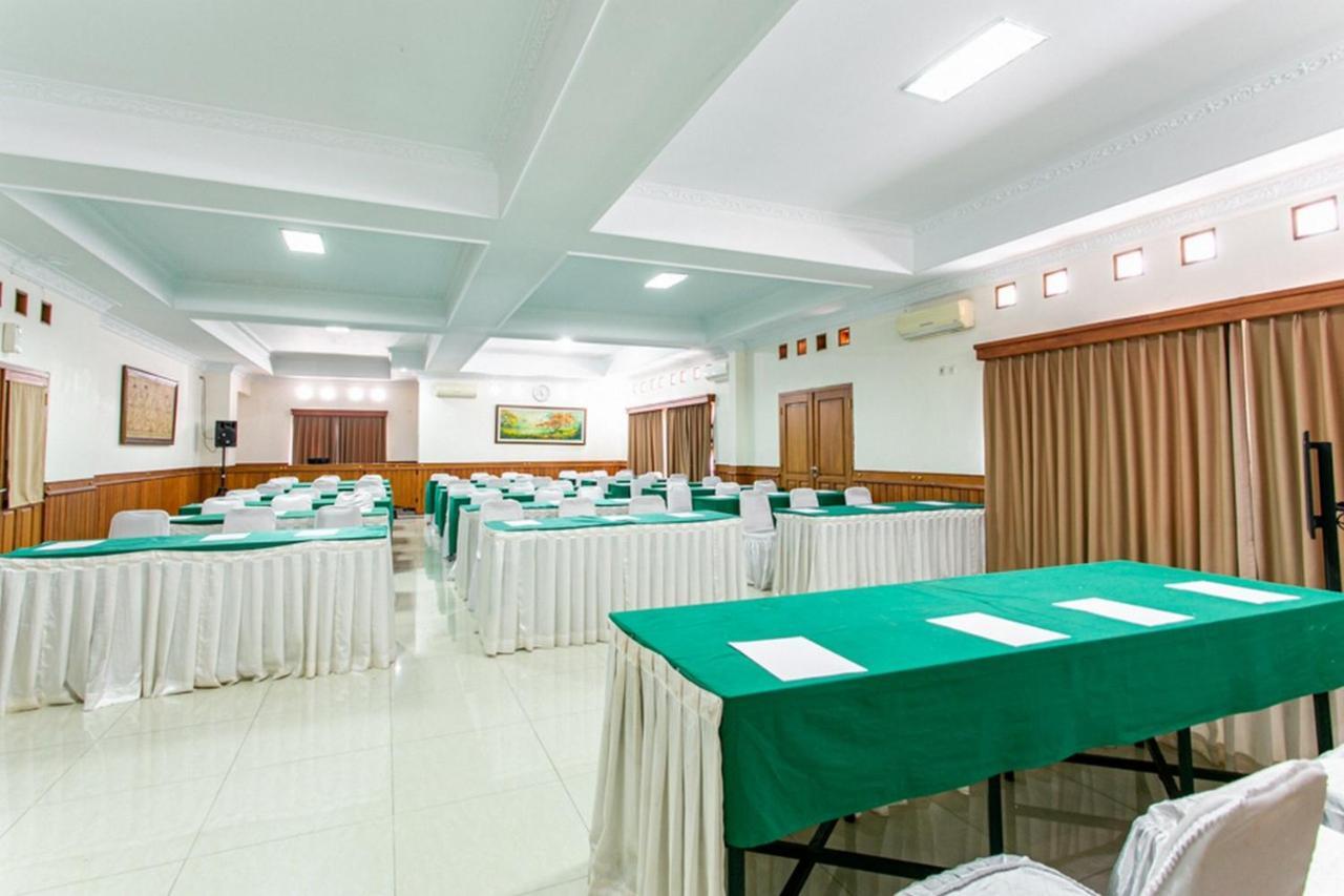 Hotel Reddoorz Near Alun Alun Karanganyar
